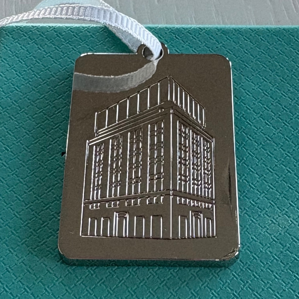 NEW Tiffany & Co. Landmark 727 NYC Christmas Ornament Charm